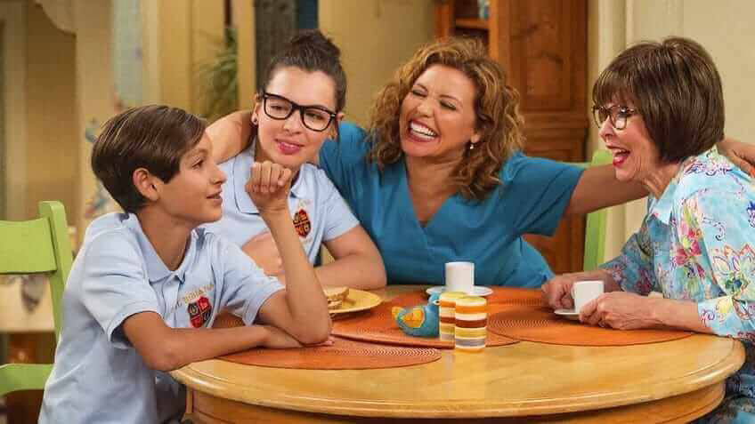 Xem Phim Sao phải nghĩ (Phần 2) (One Day at a Time (Season 2))