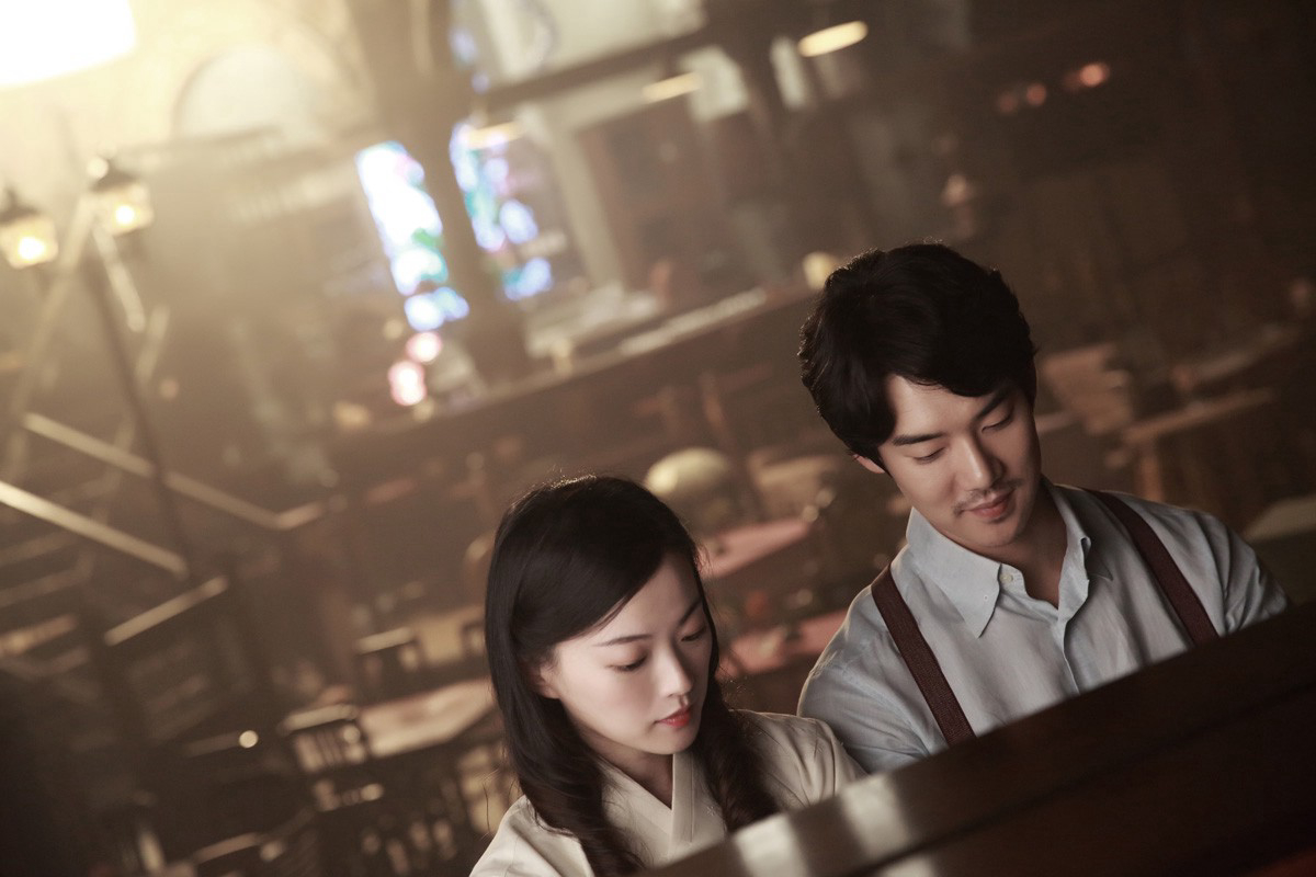 Banner Phim Tình Yêu Giả Dối (Love, Lies)