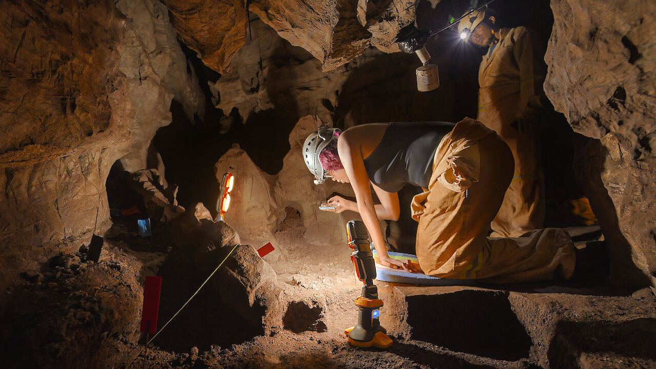 Xem Phim Ẩn Số Trái Đất: Hang Hài Cốt (Unknown: Cave Of Bones)