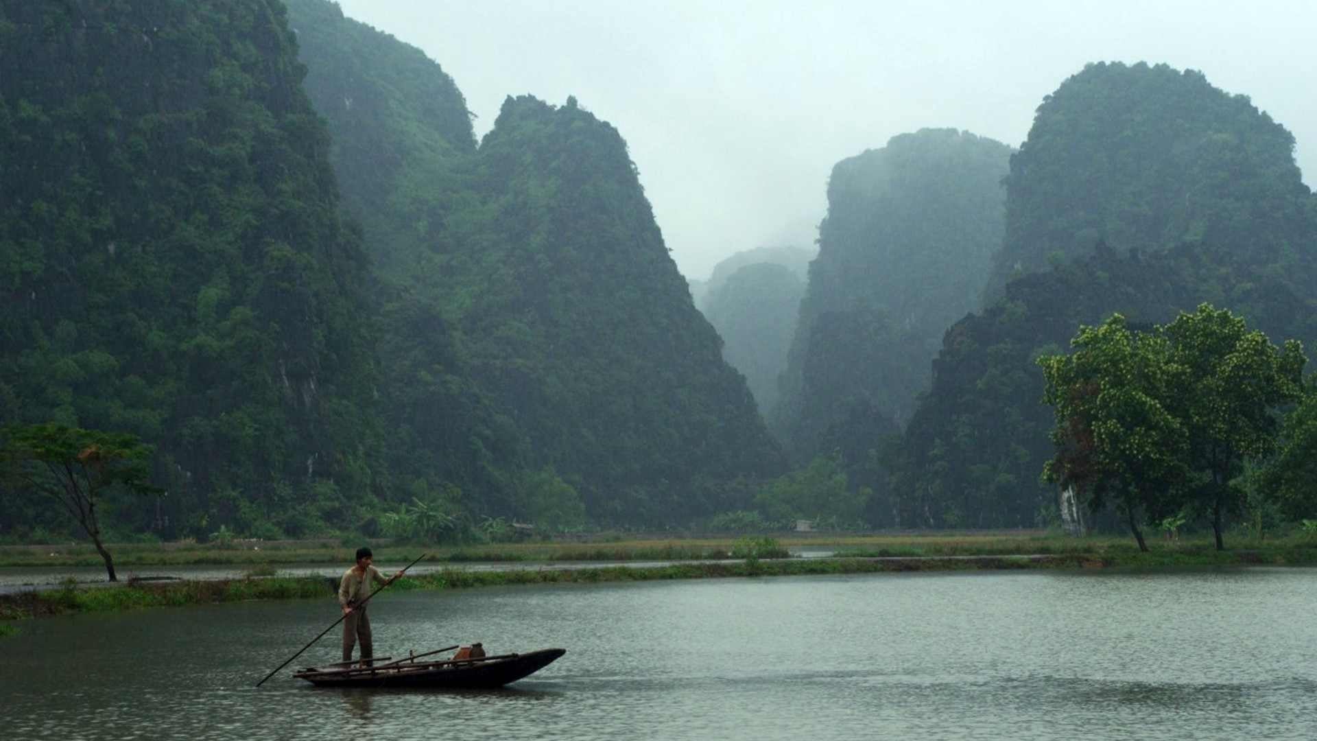 Poster Phim Bụi Đời (The Beautiful Country)